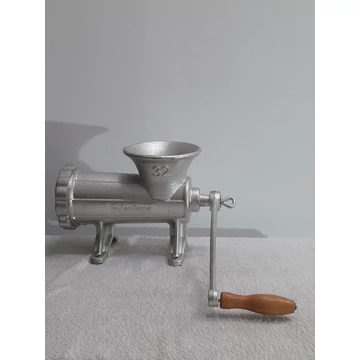 Húsdaráló 32-es cseh