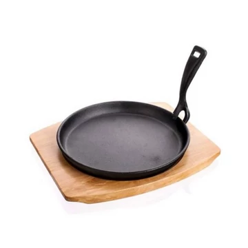 Öntöttvas serpenyő fa alátéten 27*17,5cm