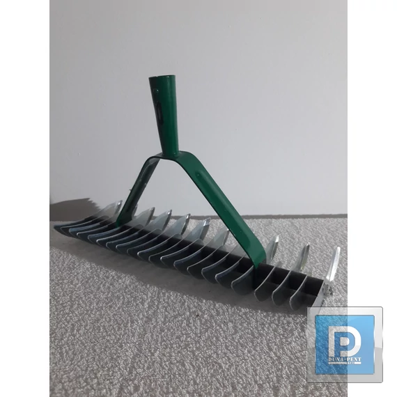 Gyeplazító gereblye pengés nyél nélkül Farmo